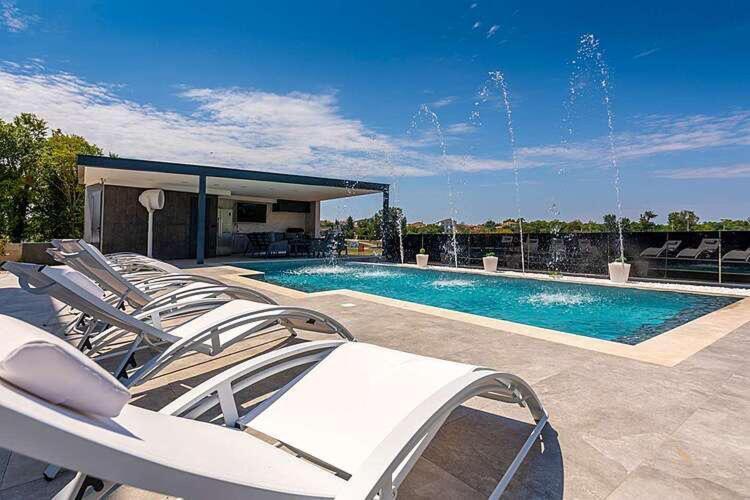 Seaview Apartment Funtana Bagian luar foto