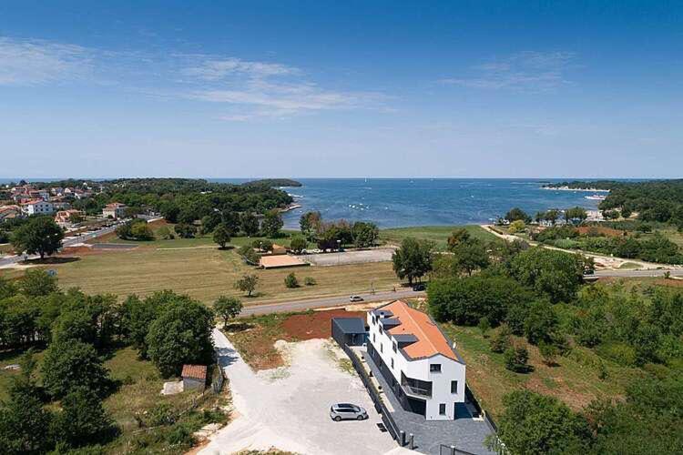 Seaview Apartment Funtana Bagian luar foto