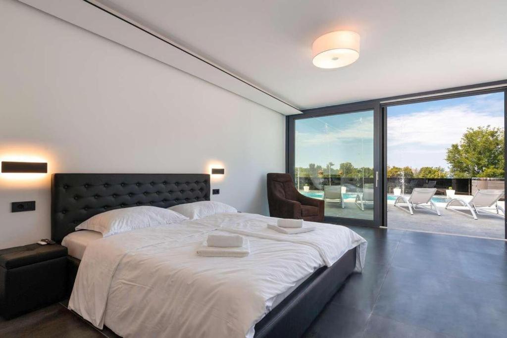 Seaview Apartment Funtana Bagian luar foto