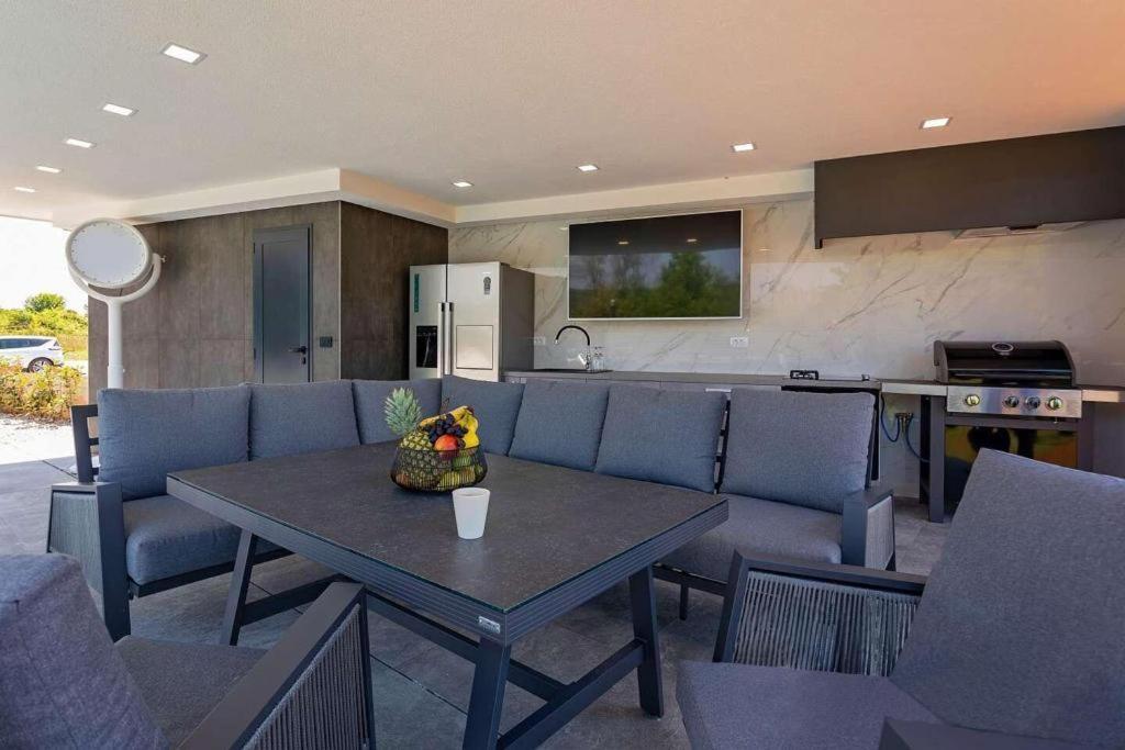 Seaview Apartment Funtana Bagian luar foto