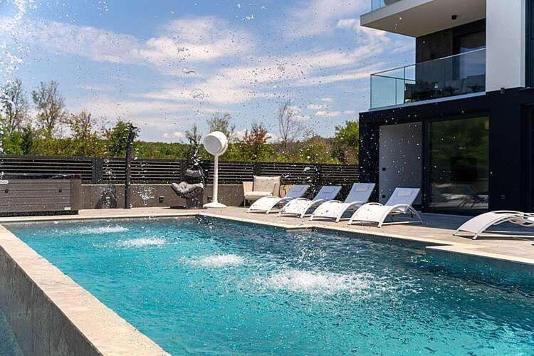 Seaview Apartment Funtana Bagian luar foto