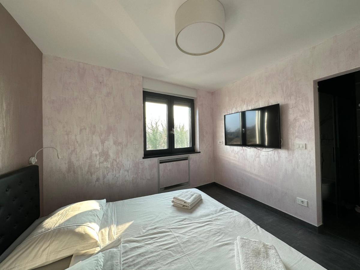 Seaview Apartment Funtana Bagian luar foto