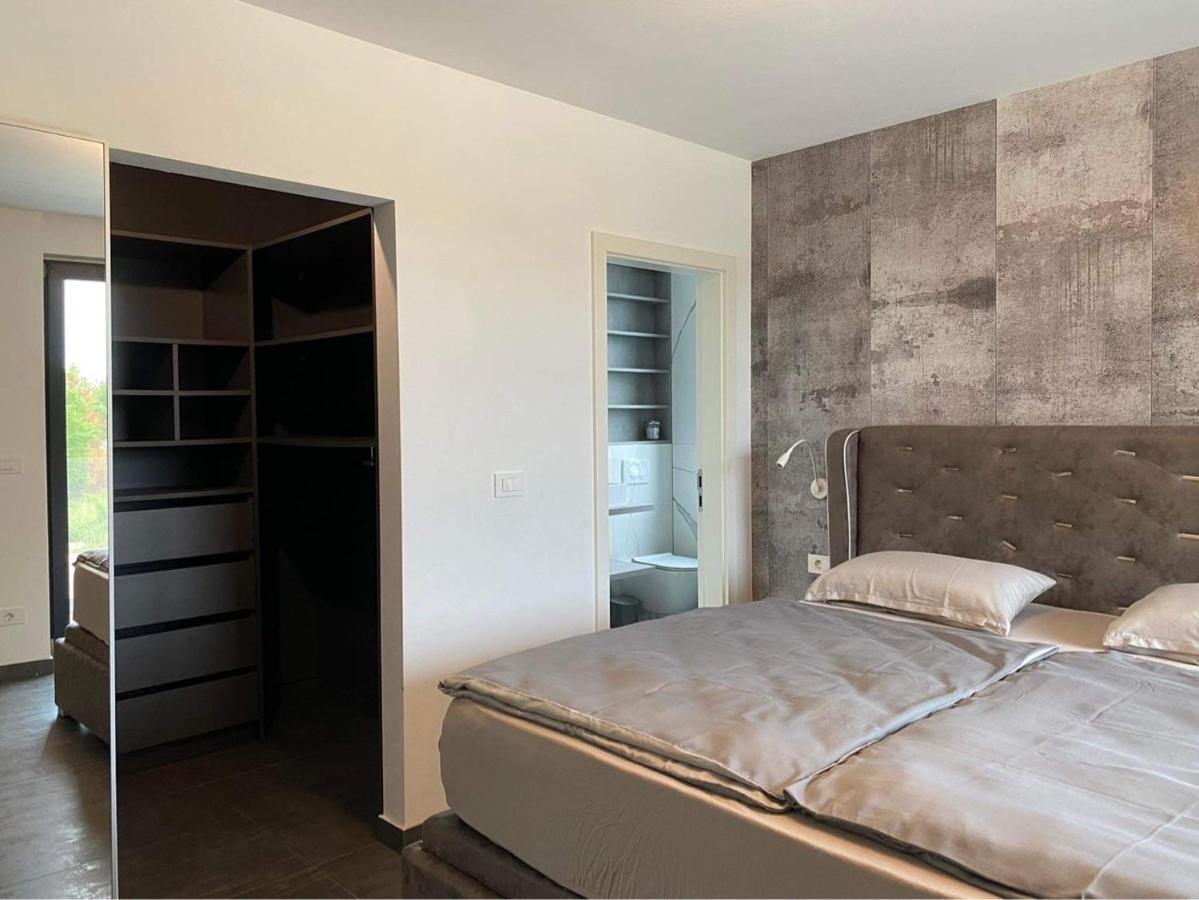 Seaview Apartment Funtana Bagian luar foto