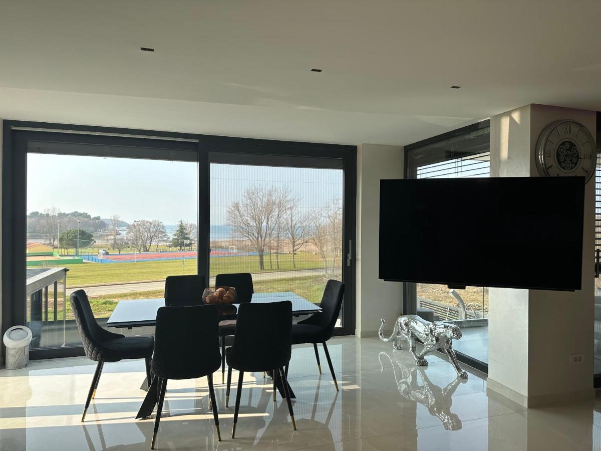 Seaview Apartment Funtana Bagian luar foto